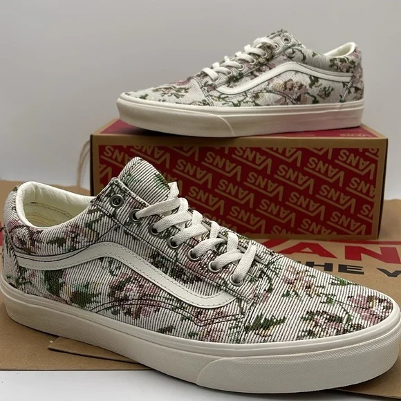 Vans Men’s Old Skool Tapestry Floral Marshmallow
VN000CP5CCZ
Sneakers - Picture 14 of 16